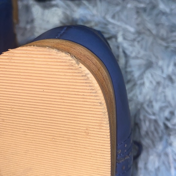 Women’s size 9 navy blue dress shoe - Picture 9 of 12